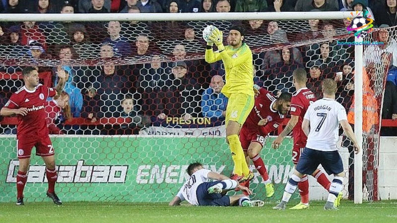 Simon Bloch Jorgensen có chiều cao 2m10