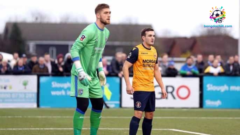 Tonny Brogaard có chiều cao 2m05 và lối chơi phòng ngự tốt