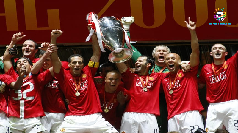 Hào quang kéo theo người hâm mộ ngông cuồng