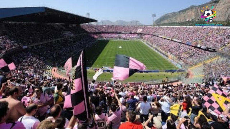 Người dân Italia coi những trận đấu bóng đá trở thành cuộc sống của mình