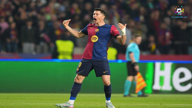 Robert Lewandowski là sát thủ ghi bàn của bóng đá hiện đại