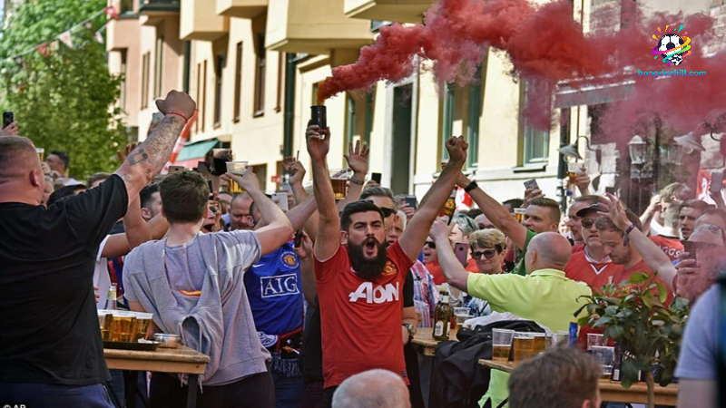 Xung đột nảy lửa của fan MU trên mạng xã hội