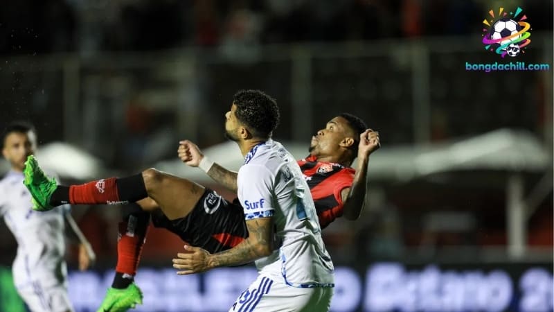 Alerrandro xe đạp chổng ngược trận Vitória vs Cruzeiro