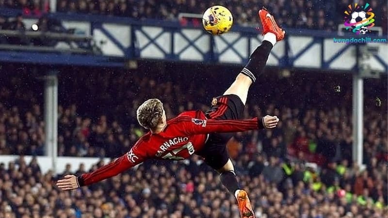 Bicycle Kick (hoặc Overhead Kick) là tình huống hiếm có