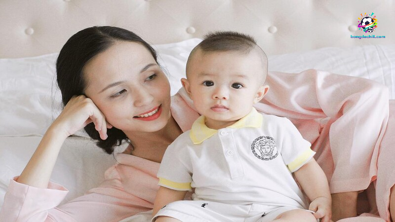 Hình ảnh Huyền Mi bên con trai