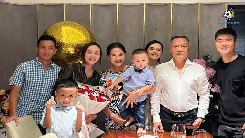 Gia thế nhà vợ Văn Quyết