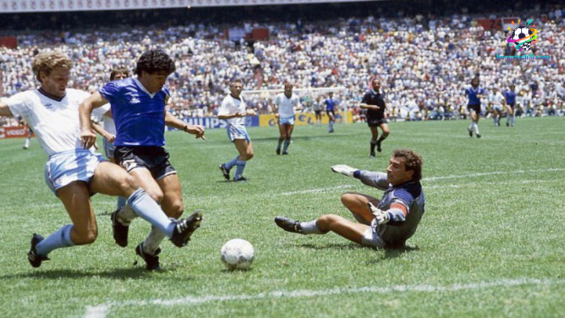 Hai bàn thắng đối lập đầy tranh cãi