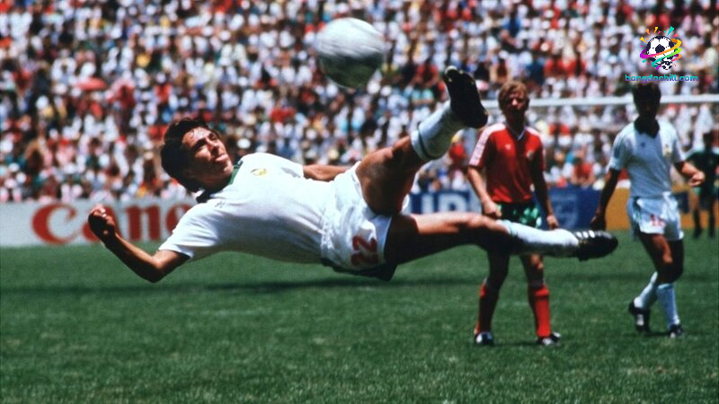 Pha tung người đi bóng biểu tượng của Manuel Negrete