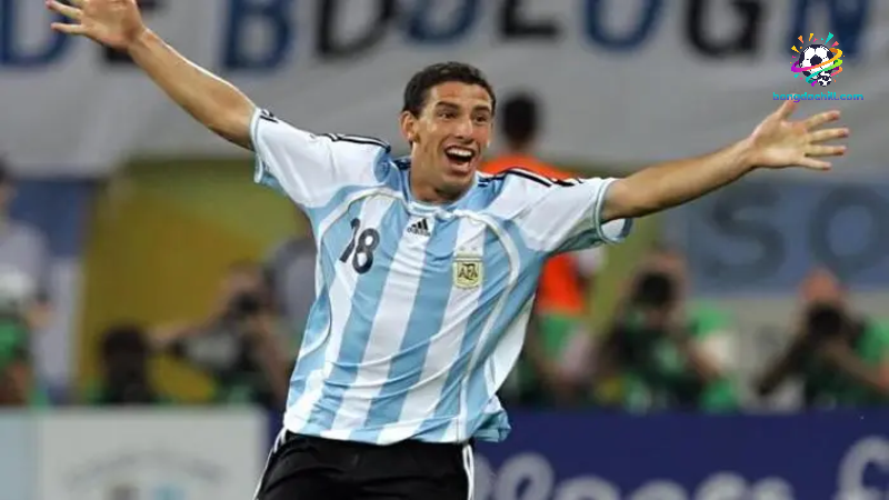 Pha xử lý bóng thần sầu của Dennis Bergkamp