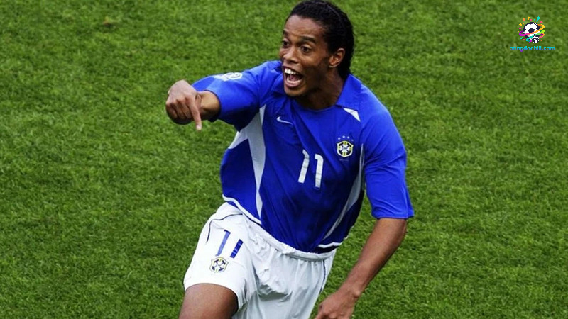 Ronaldinho với các pha đá phạt độc đáo