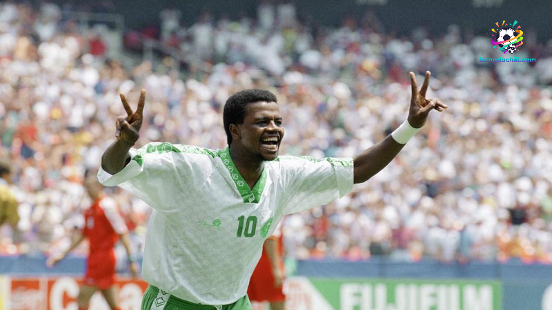 Saeed Al-Owairan với bàn thắng trong World Cup 1994