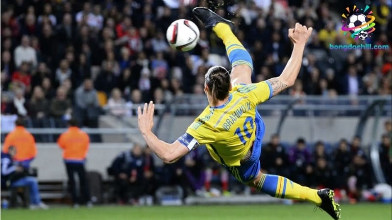Siêu phẩm xe đạp chổng ngược của Zlatan Ibrahimović