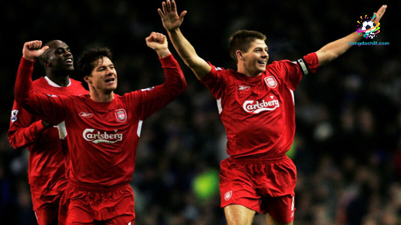 Xabi Alonso ghi bàn từ vị trí cách khung thành 55m